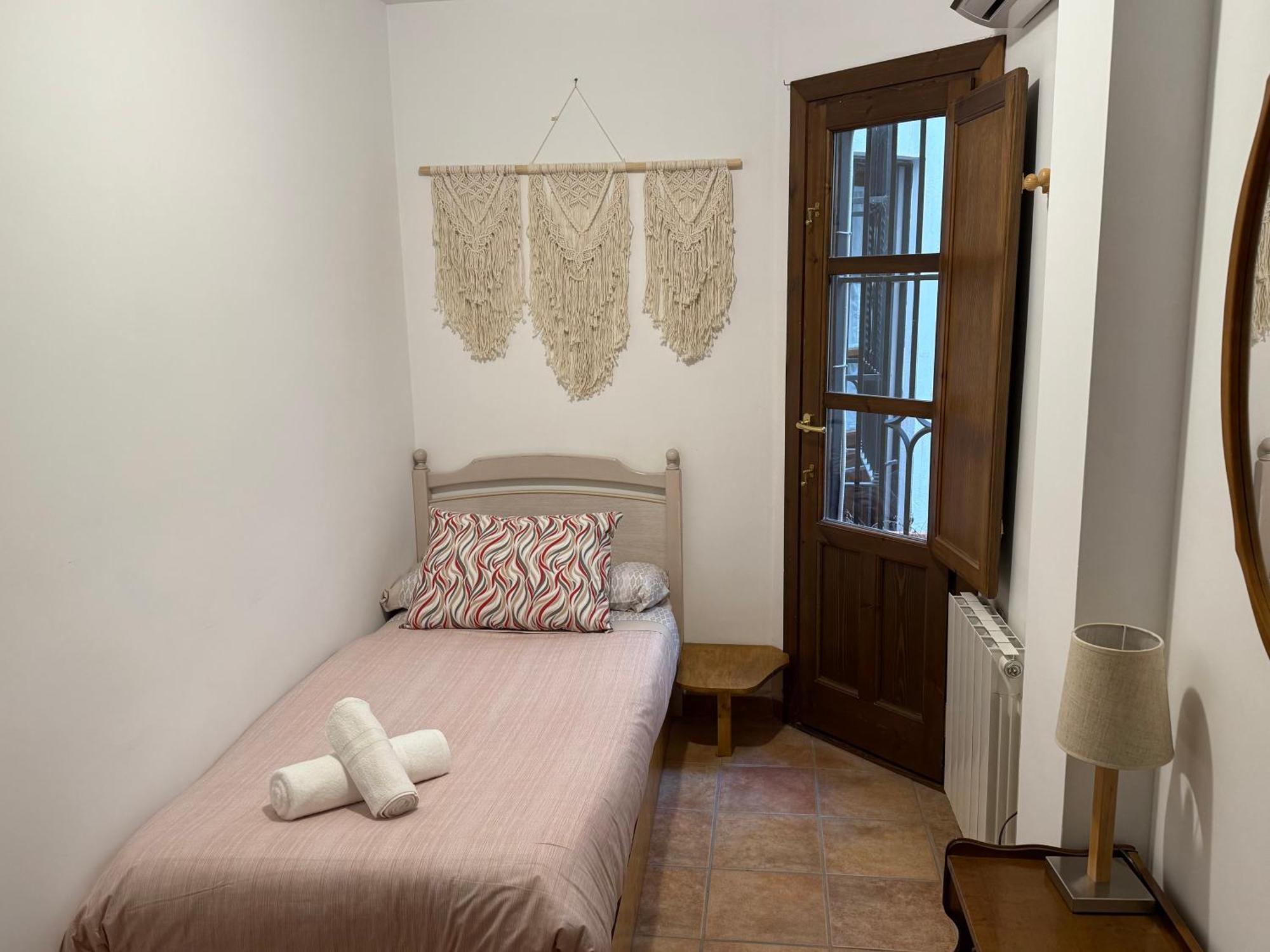 Апартаменты Charming Albaicin Patio Flat Free Onsite Parking Гранада Экстерьер фото